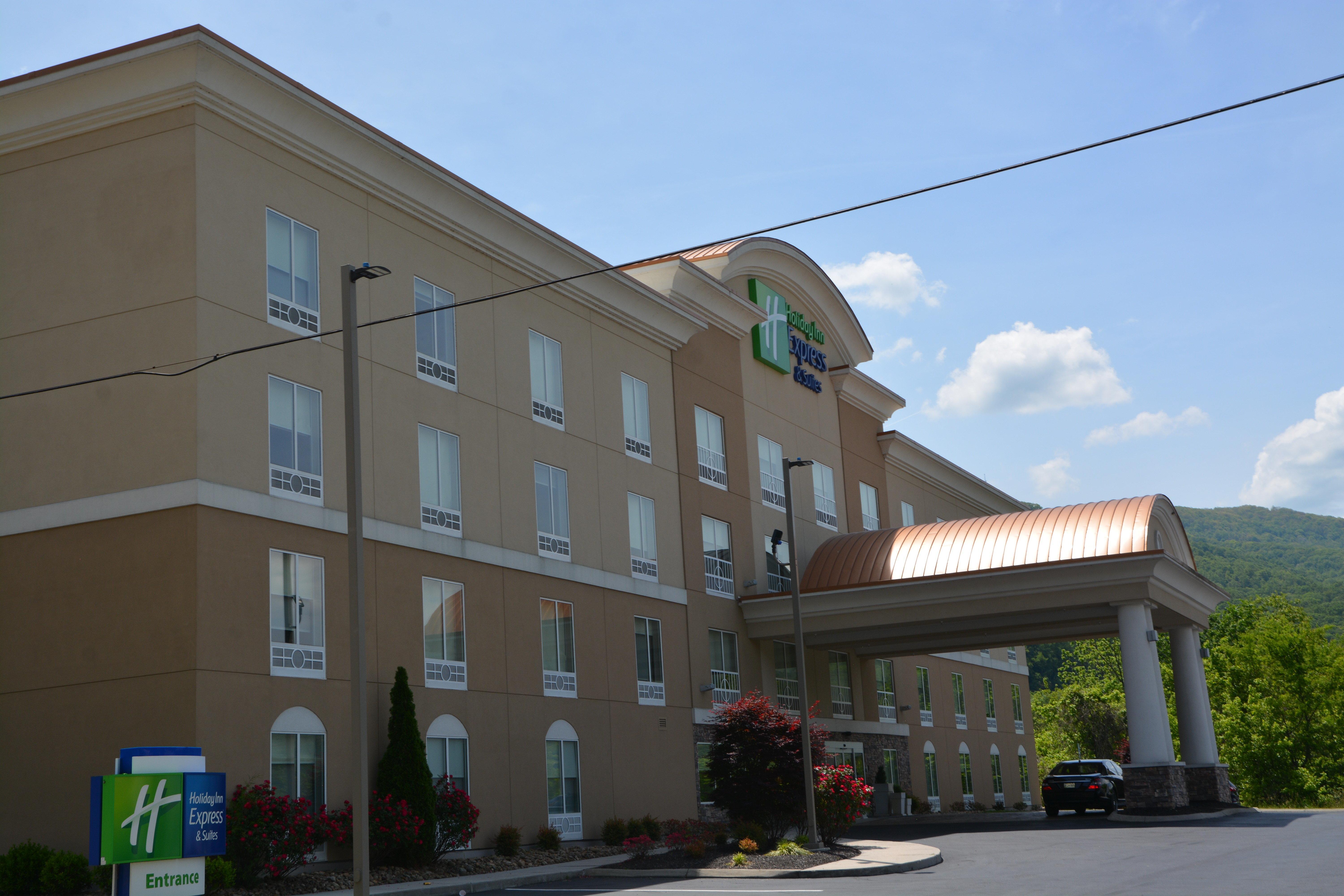 Holiday Inn Express & Suites Caryville By Ihg Exterior photo