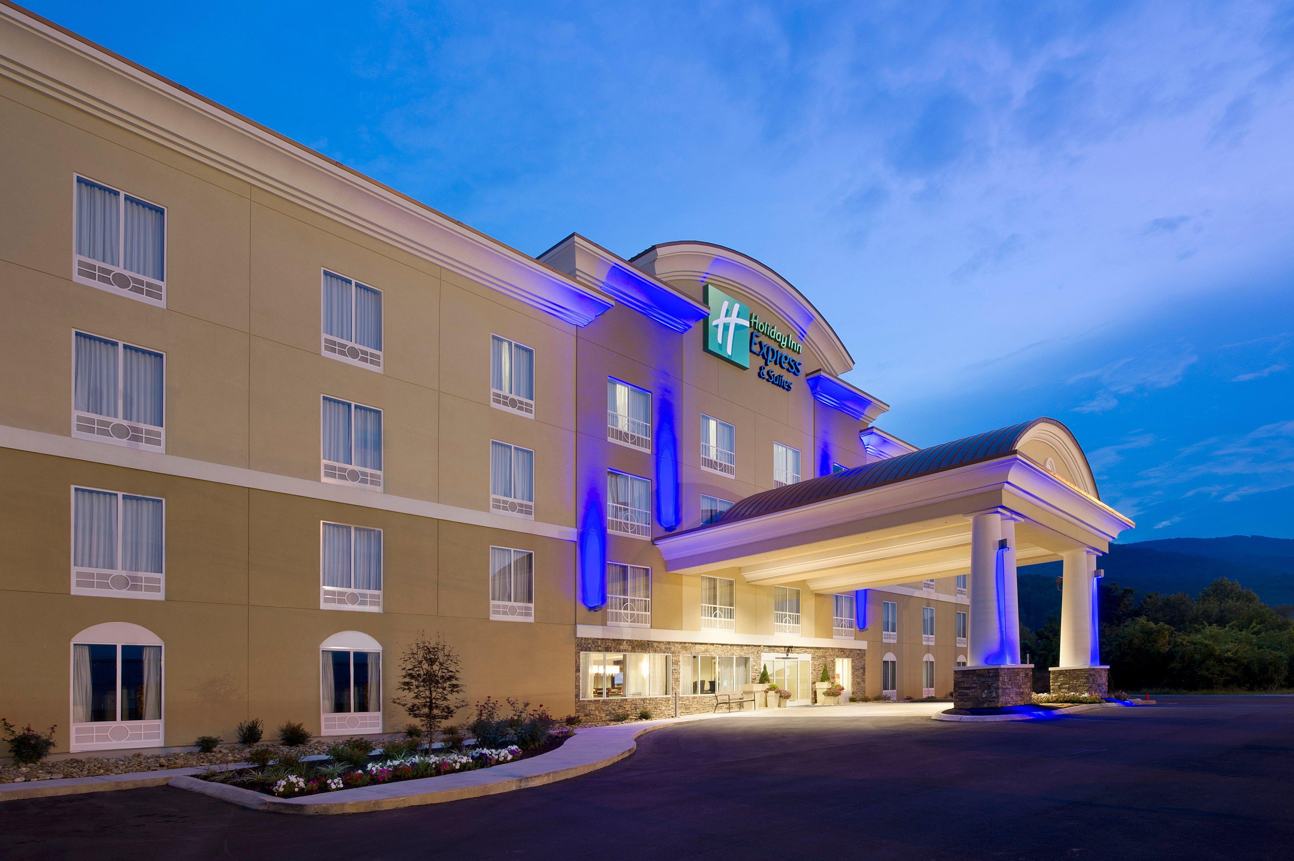 Holiday Inn Express & Suites Caryville By Ihg Exterior photo